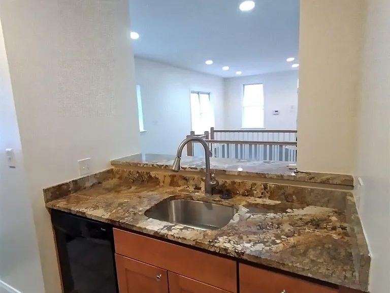2032 Jefferson St #1 — Photo 9
