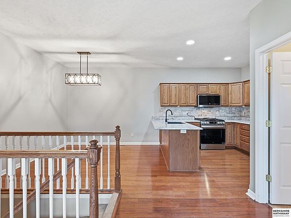 3rd image of 2520 Winston Cir