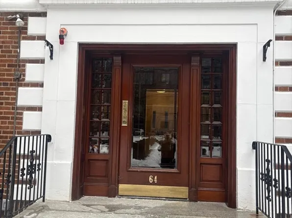 64 Queensberry St APT 114, Boston, MA 02215
