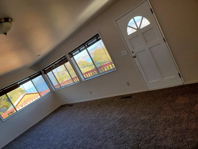 1663 Lakeshore Dr — Photo 4