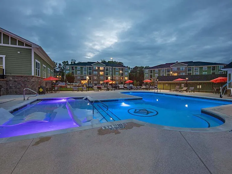 Foxwood Apartments — Photo 153