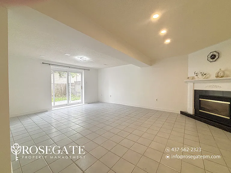 594 Queen Victoria Dr #2 — Photo 7