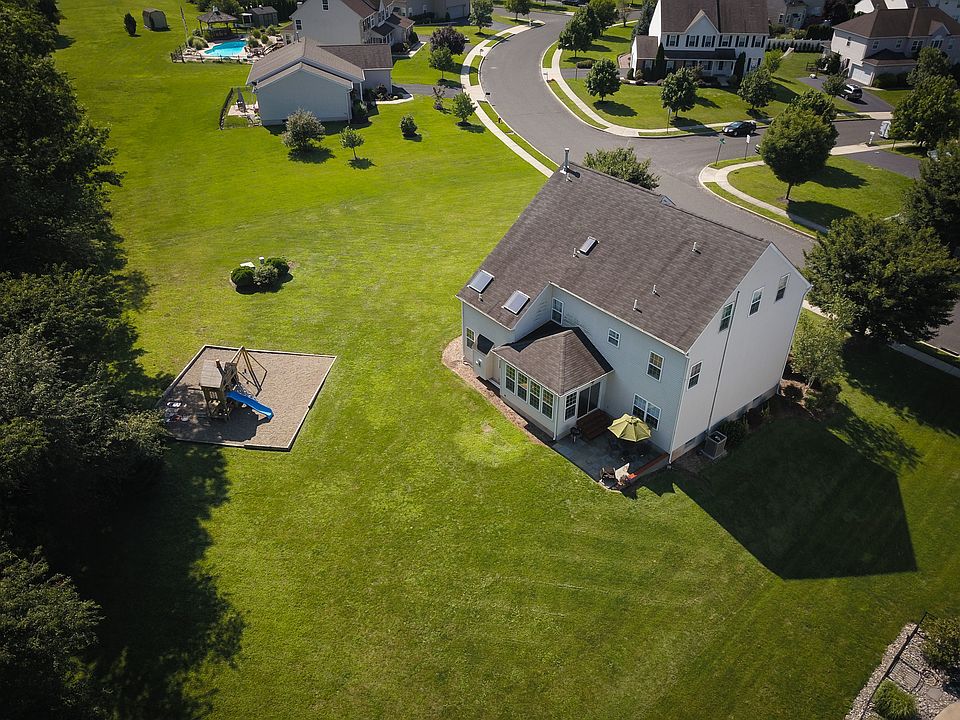 2nd image of 255 Summer Hill Dr