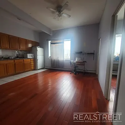 Rented by Real Street Inc | media 14