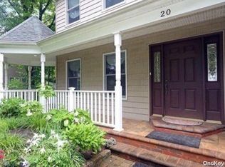 20 Ridge Dr, Roslyn, NY 11576