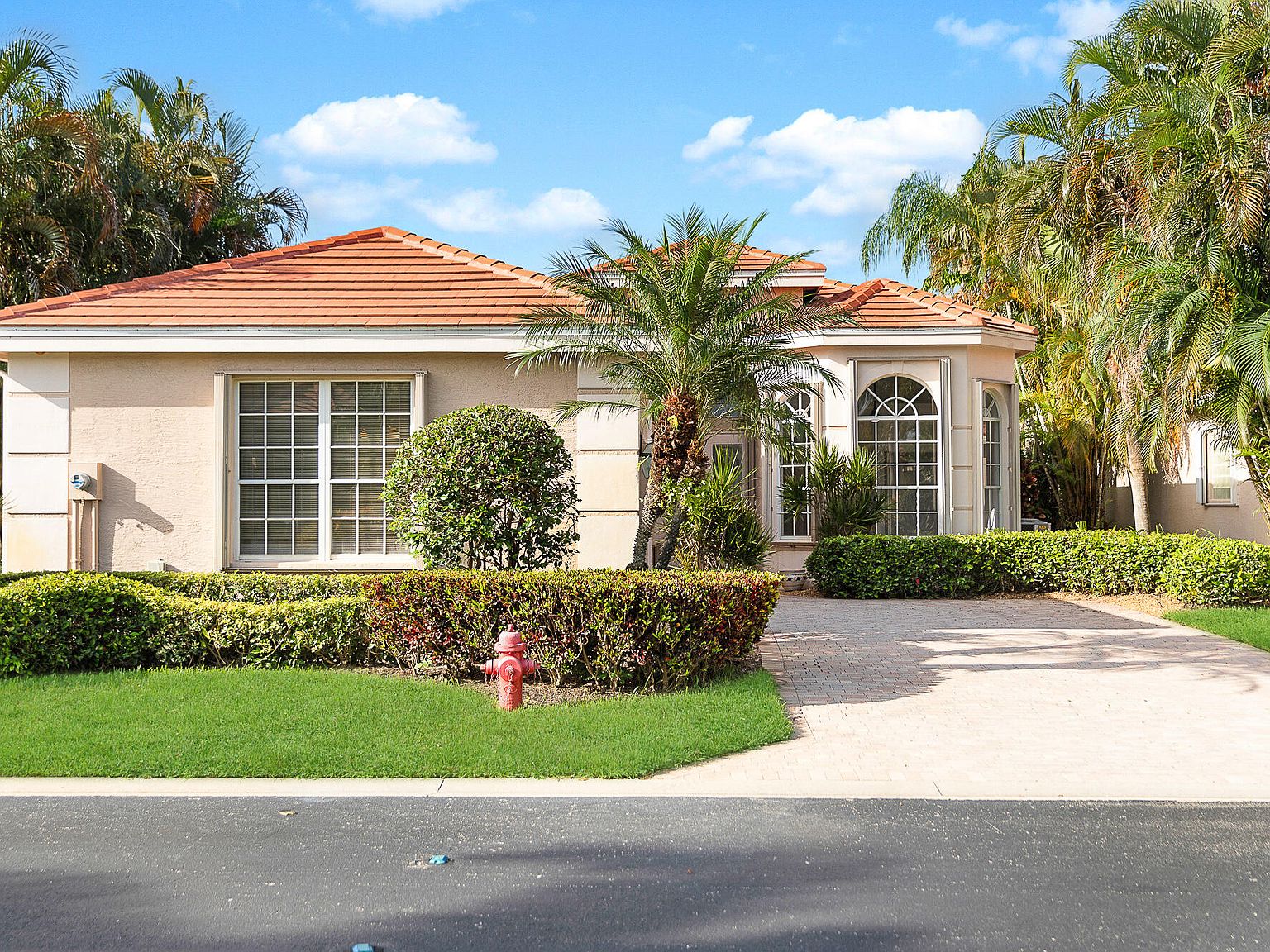 10863 Royal Devon Way