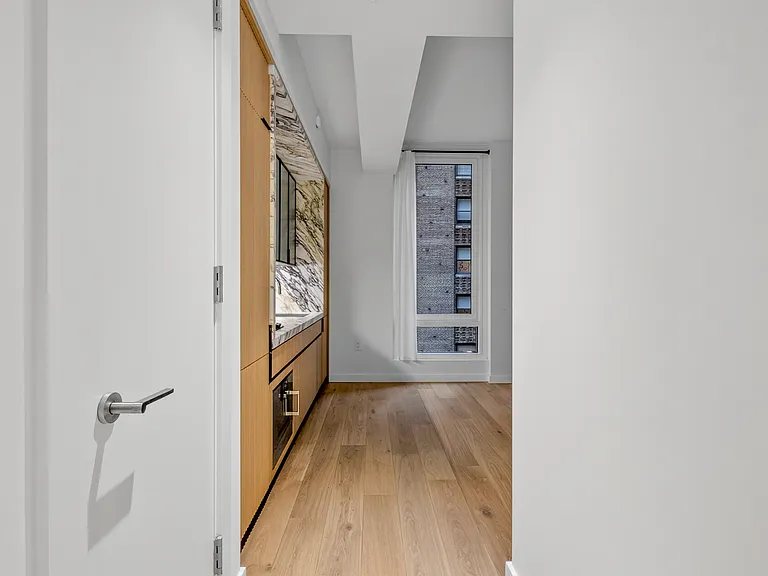 135 E 47th St #8B — Photo 10