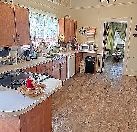 3rd image of 204 N Holly St