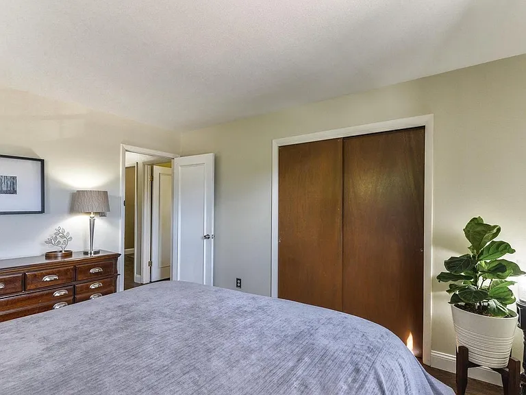 2025 Sheffield Ct — Photo 18