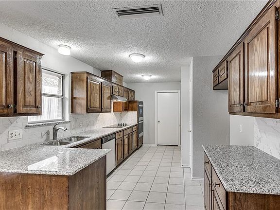 3rd image of 1709 Iowa Dr