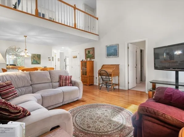 168 Cannon Forge Dr Unit 168, Foxboro, MA 02035