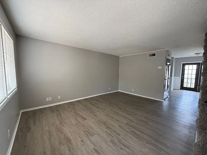 1029 Harold Dr — Photo 10