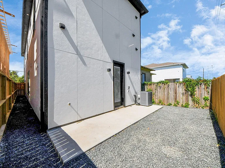 3310 Hardy St — Photo 26