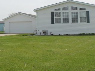 35 Hummingbird Ct, Sandwich, IL 60548