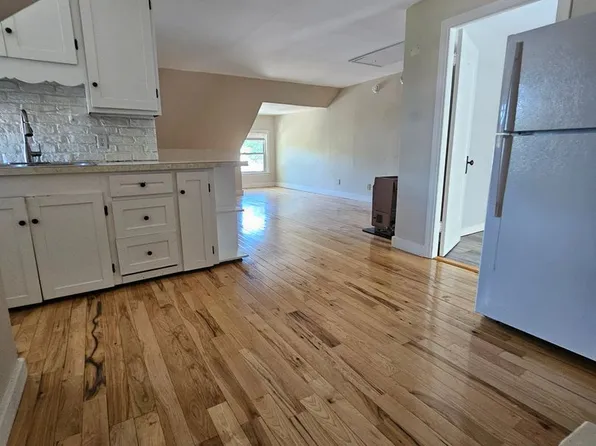 696 Hevey St, Manchester, NH 03102