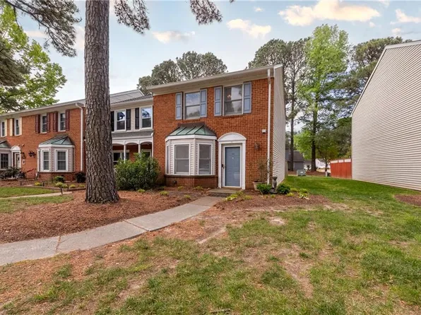 11 Corwin Cir, Hampton, VA 23666