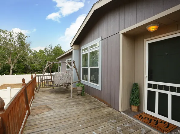 12130 Eidelweiss Dr, LaCoste, TX 78009