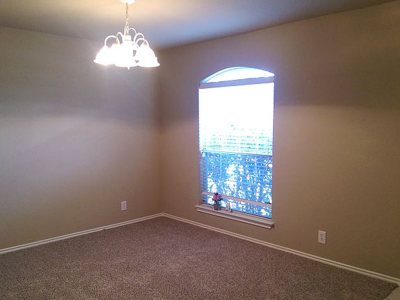 5th image of 1031 Daffodil Way