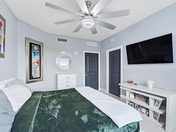 5th image of 315 NE 3rd Avenue #1006