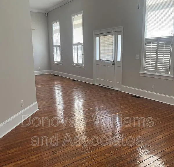 135 E Wilson Ave #E — Photo 2