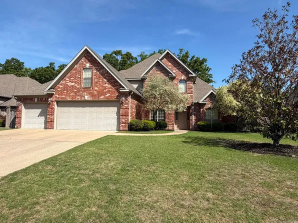 135 Marseille Dr, Maumelle, AR 72113