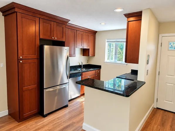 9 Adam St APT 10, South Easton, MA 02375