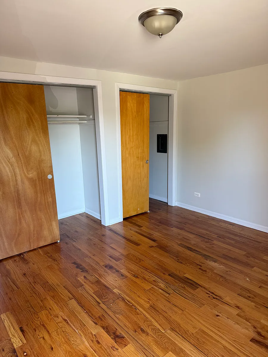 Building Photo - 2747 W 59th St #4A