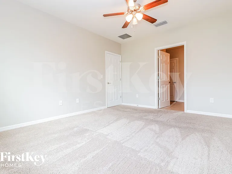 710 SW 12th St — Photo 9
