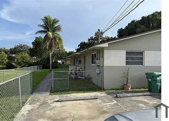 2742 NW 49th St — Photo 15