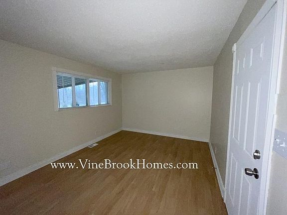 4th image of 10149 Meadowlark Dr