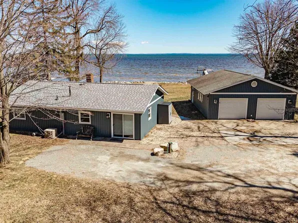 3714 County Road S, Little Suamico, WI 54141