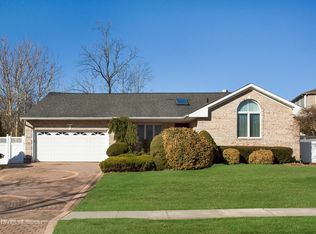 260 Ellen Pl, Jericho, NY 11753
