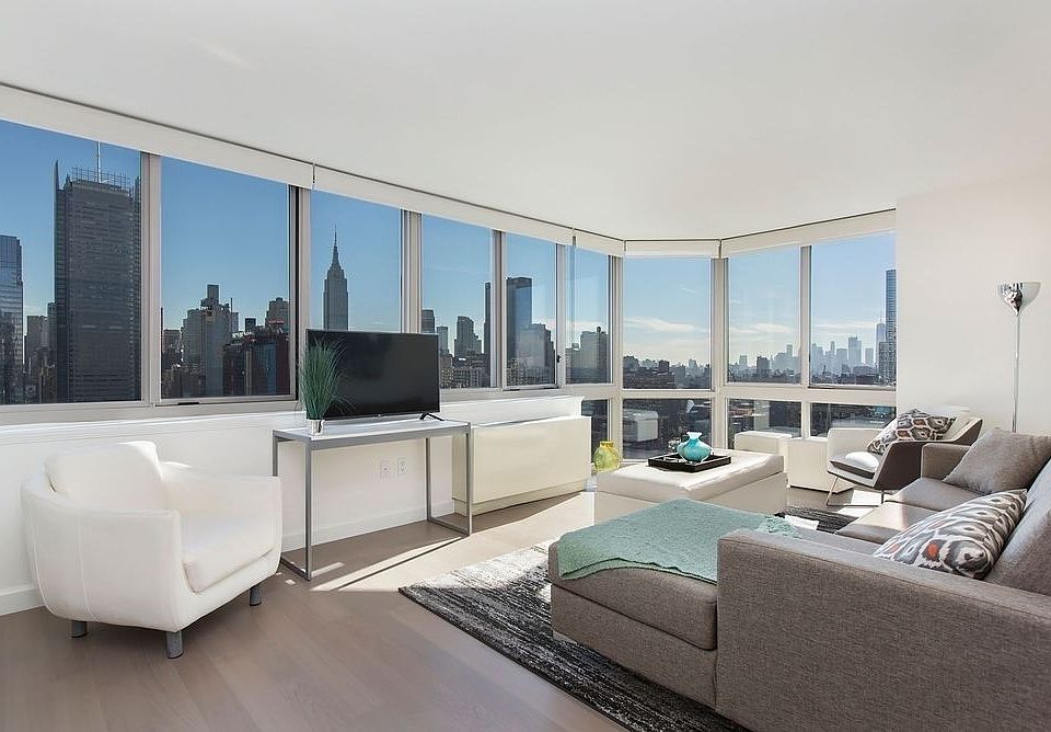 1st image of 561 10th Ave APT 39D
