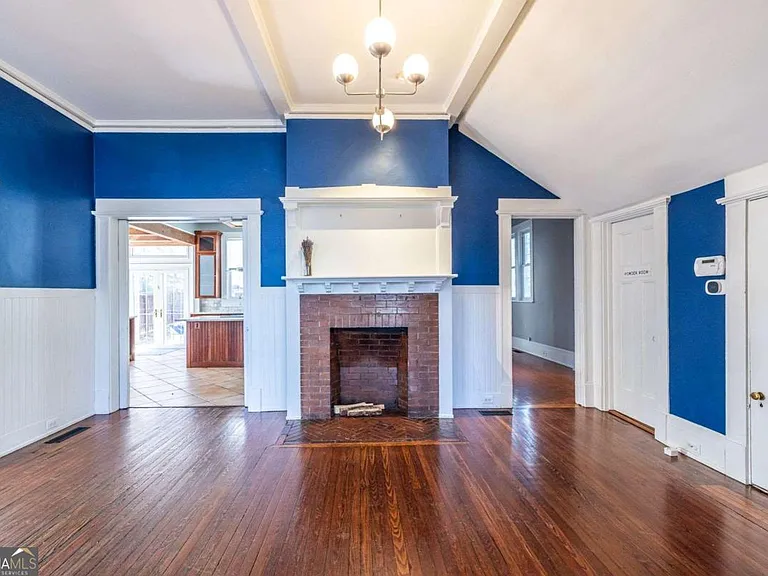 692 Myrtle St NE — Photo 16