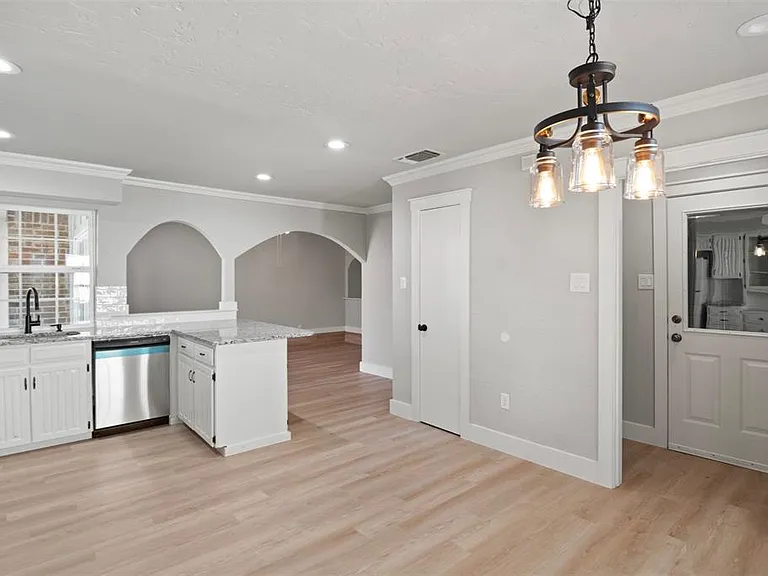 807 Salem Dr — Photo 7
