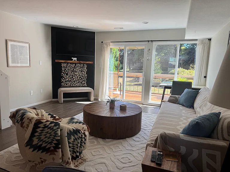 1614 NW Midlake Ln — Photo 5