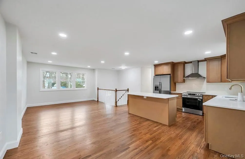 5 bed, 2.0 bath, 13240 sqft, $6,500 — Photo 3