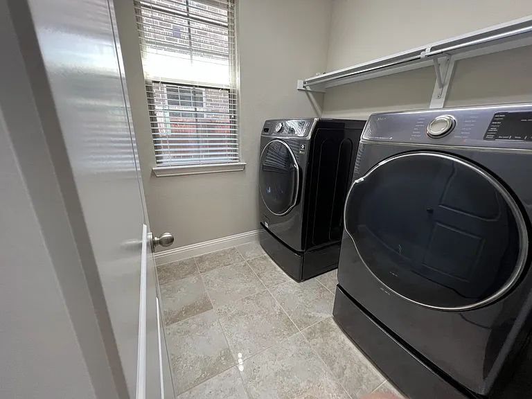 720 Raunald Dr — Photo 24