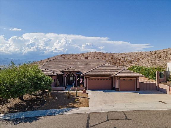 3rd image of 2893 Desert Heights Drive