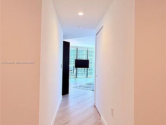 4th image of 55 SW 9th St Unit 3903