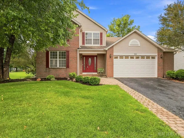 900 White Oak Dr, North Aurora, IL 60542