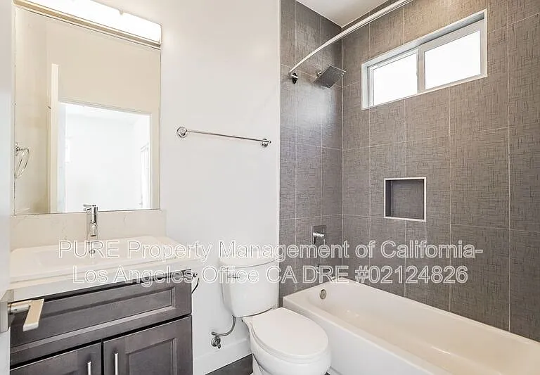 1340 N Kenmore Ave — Photo 18