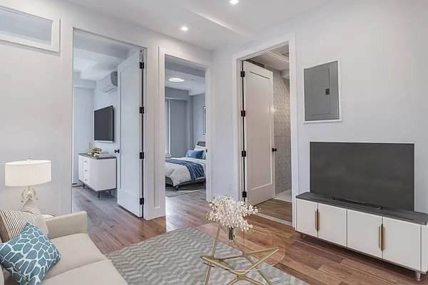 Rented by Safdie Realty Group | media 1