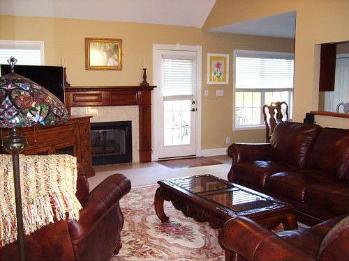 3rd image of 1401 Ambleside Dr