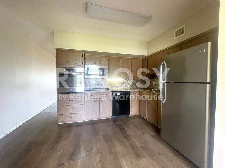 2402 Ecuadorian Way #28 — Photo 7