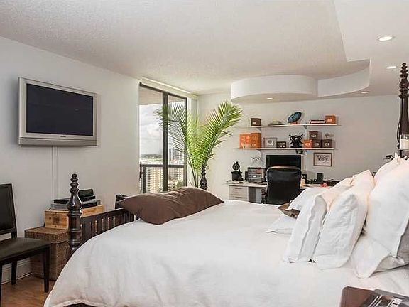 4th image of 19667 Turnberry Way APT 22F