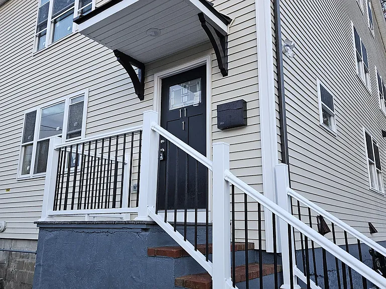 11 Waverly Pl #2 — Photo 1