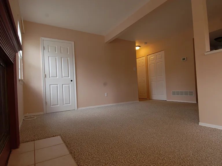 102 Deerpath Dr #B — Photo 3