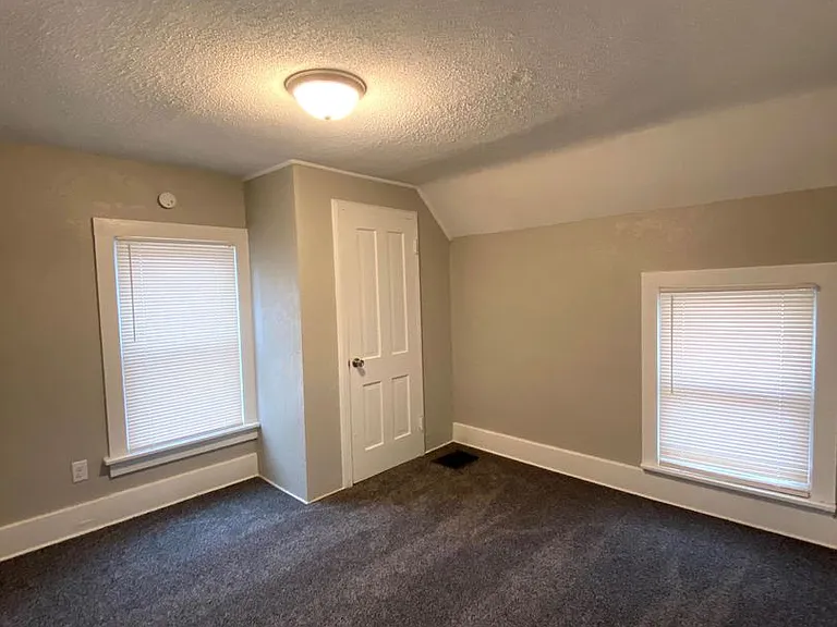 915 Farnam St — Photo 6