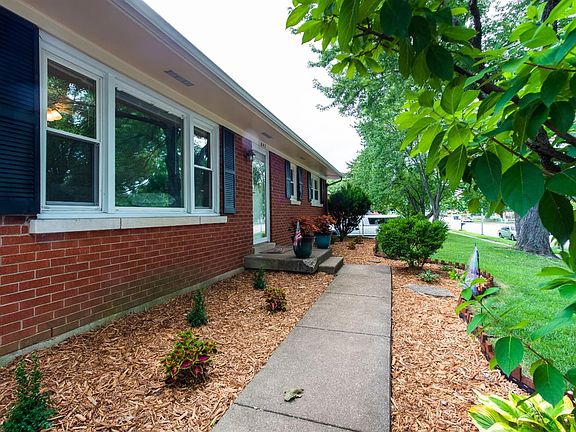 2nd image of 642 N Parkside Dr
